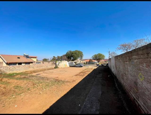 LAND FOR SALE IN LENASIA SOUTH